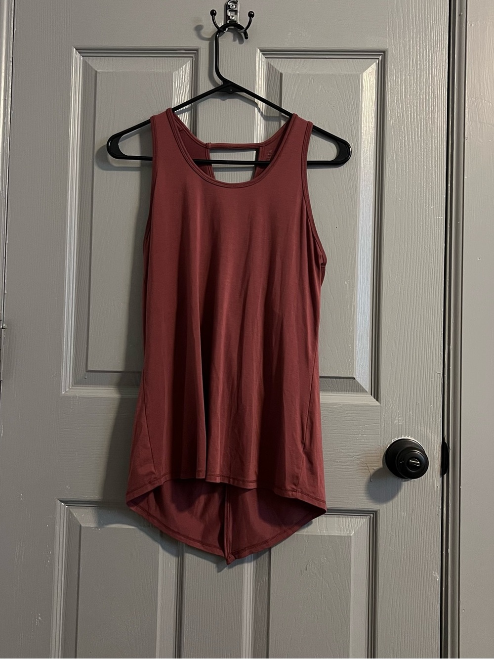 Athleta Sleeveless Twist Open Back Tank Burgundy Maroon Essence Move with Ease